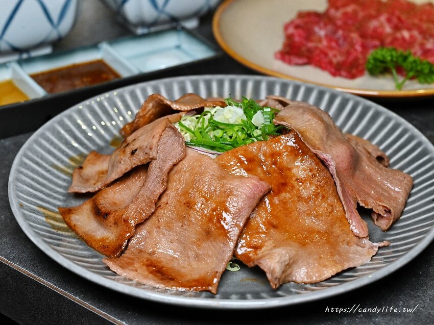 一潤鮮切鍋物｜台中人氣燒肉店新品牌開在這，台中高檔火鍋，主打現切頂級冷藏肉，還有免費和牛擔擔麵爽爽吃～