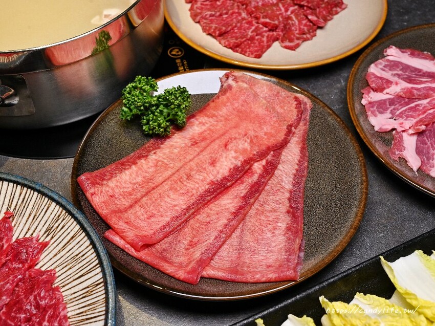一潤鮮切鍋物｜台中人氣燒肉店新品牌開在這，台中高檔火鍋，主打現切頂級冷藏肉，還有免費和牛擔擔麵爽爽吃～