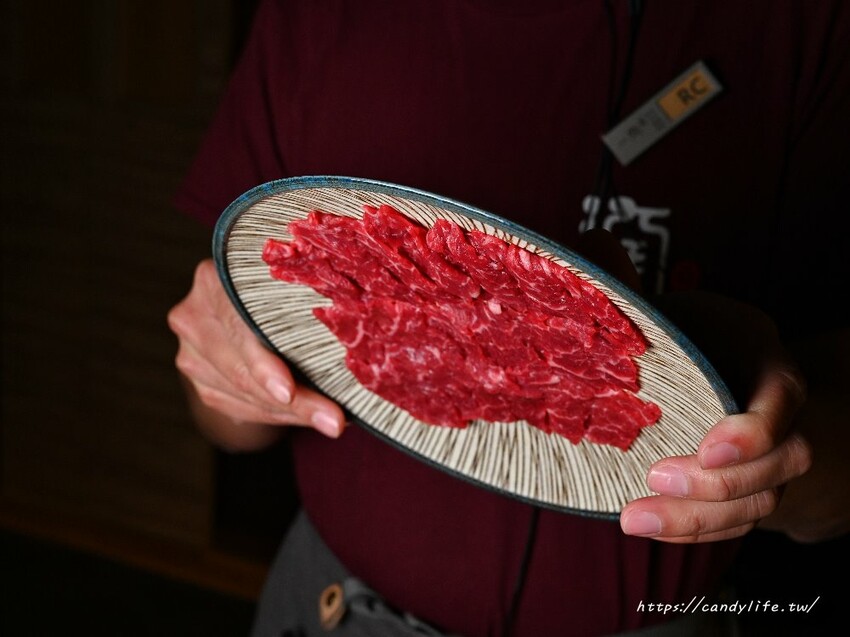 一潤鮮切鍋物｜台中人氣燒肉店新品牌開在這，台中高檔火鍋，主打現切頂級冷藏肉，還有免費和牛擔擔麵爽爽吃～