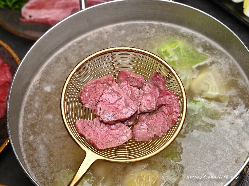 一潤鮮切鍋物｜台中人氣燒肉店新品牌開在這，台中高檔火鍋，主打現切頂級冷藏肉，還有免費和牛擔擔麵爽爽吃～