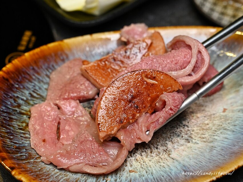 一潤鮮切鍋物｜台中人氣燒肉店新品牌開在這，台中高檔火鍋，主打現切頂級冷藏肉，還有免費和牛擔擔麵爽爽吃～