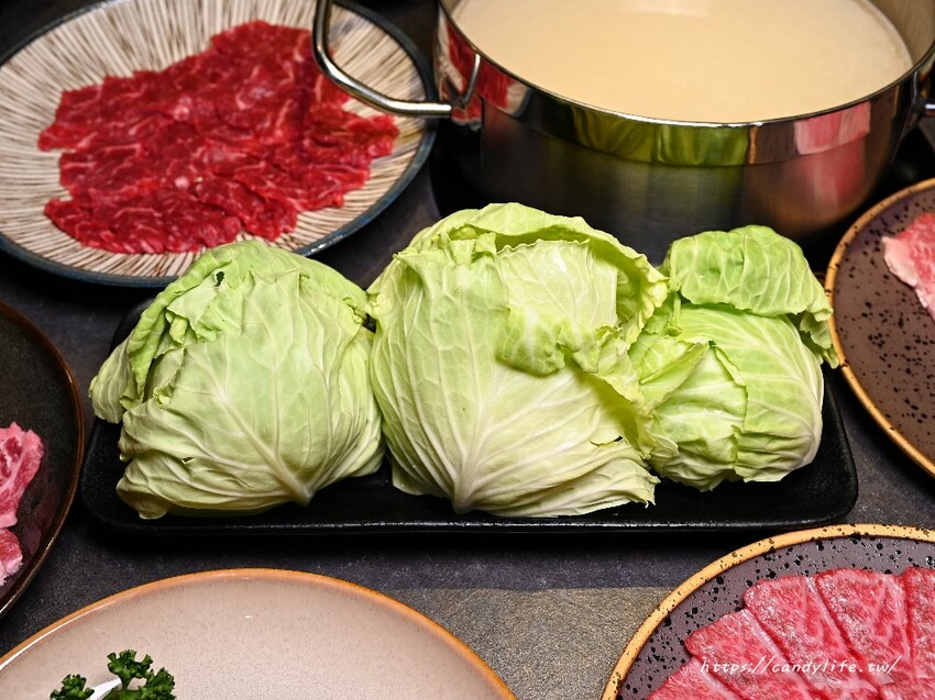 一潤鮮切鍋物｜台中人氣燒肉店新品牌開在這，台中高檔火鍋，主打現切頂級冷藏肉，還有免費和牛擔擔麵爽爽吃～