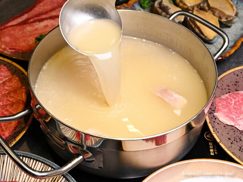 一潤鮮切鍋物｜台中人氣燒肉店新品牌開在這，台中高檔火鍋，主打現切頂級冷藏肉，還有免費和牛擔擔麵爽爽吃～