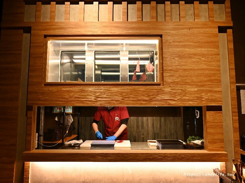 一潤鮮切鍋物｜台中人氣燒肉店新品牌開在這，台中高檔火鍋，主打現切頂級冷藏肉，還有免費和牛擔擔麵爽爽吃～