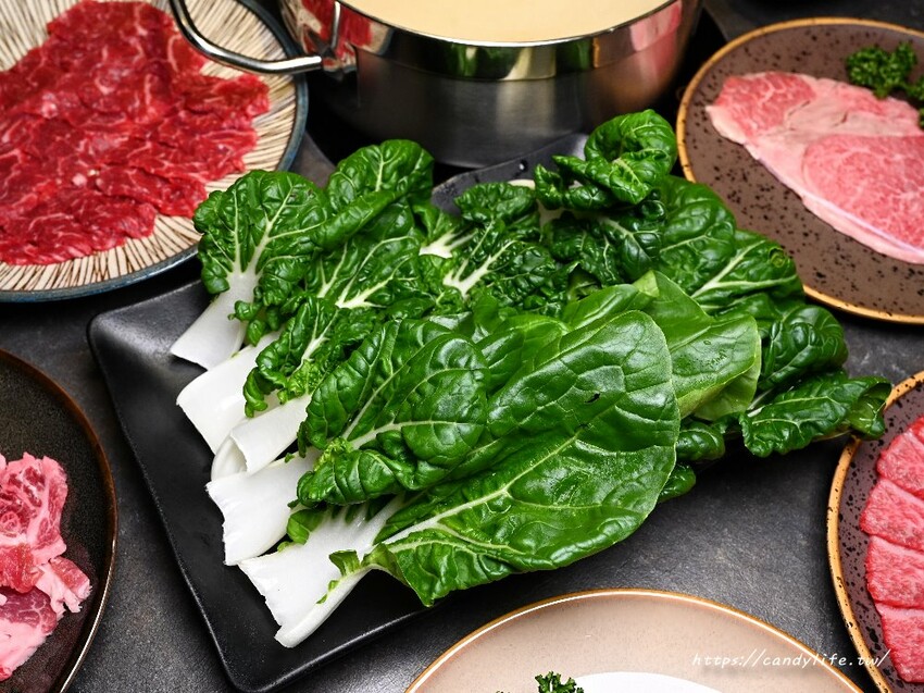 一潤鮮切鍋物｜台中人氣燒肉店新品牌開在這，台中高檔火鍋，主打現切頂級冷藏肉，還有免費和牛擔擔麵爽爽吃～