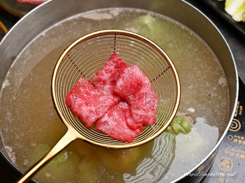 一潤鮮切鍋物｜台中人氣燒肉店新品牌開在這，台中高檔火鍋，主打現切頂級冷藏肉，還有免費和牛擔擔麵爽爽吃～