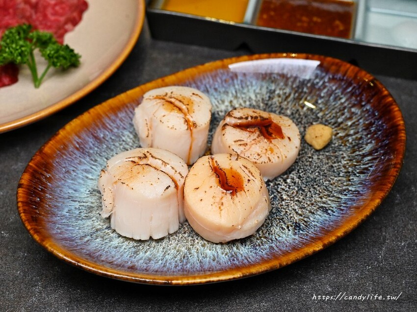 一潤鮮切鍋物｜台中人氣燒肉店新品牌開在這，台中高檔火鍋，主打現切頂級冷藏肉，還有免費和牛擔擔麵爽爽吃～