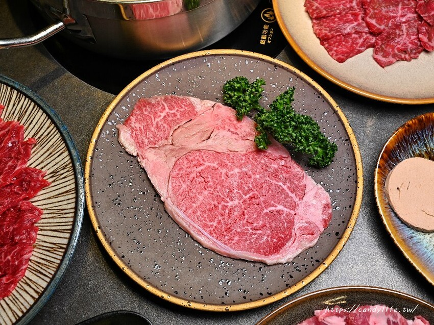 一潤鮮切鍋物｜台中人氣燒肉店新品牌開在這，台中高檔火鍋，主打現切頂級冷藏肉，還有免費和牛擔擔麵爽爽吃～