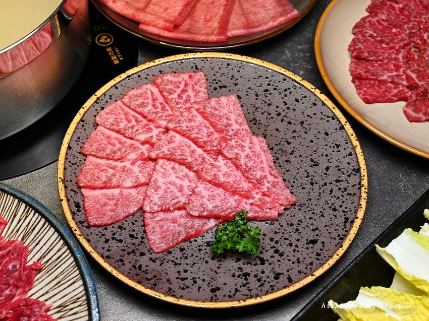 一潤鮮切鍋物｜台中人氣燒肉店新品牌開在這，台中高檔火鍋，主打現切頂級冷藏肉，還有免費和牛擔擔麵爽爽吃～