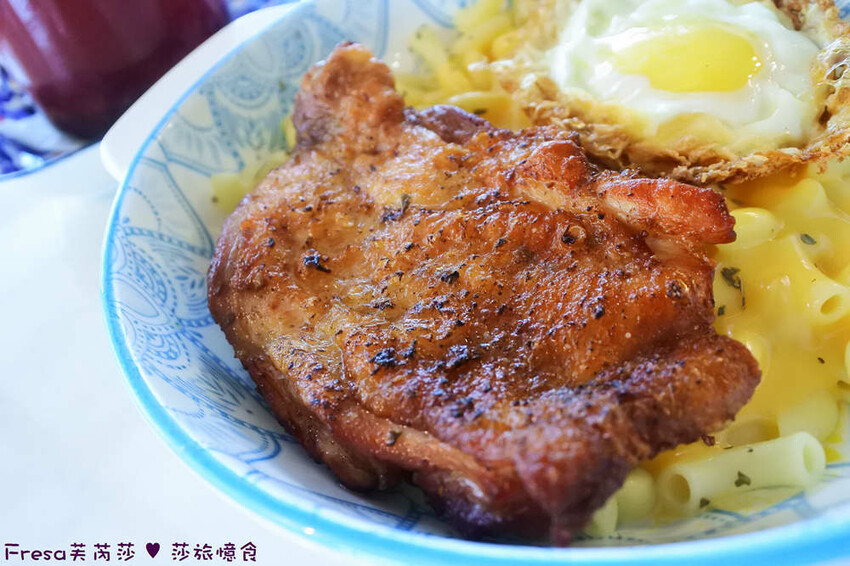 高雄港式美食「智勝所香港餐廳」假日全日營業!炸雞腿拌麵配花生西多士。