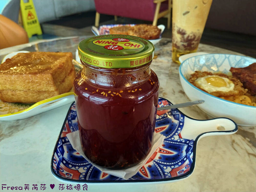 高雄港式美食「智勝所香港餐廳」假日全日營業!炸雞腿拌麵配花生西多士。