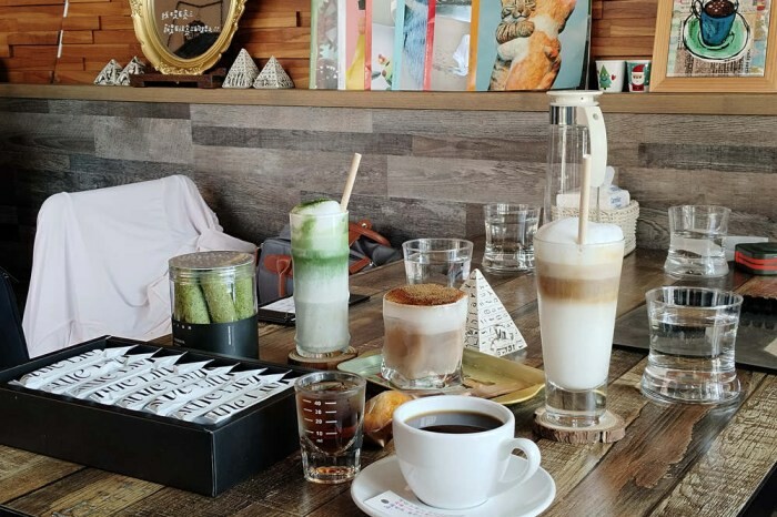 高雄港式美食「智勝所香港餐廳」假日全日營業!炸雞腿拌麵配花生西多士。