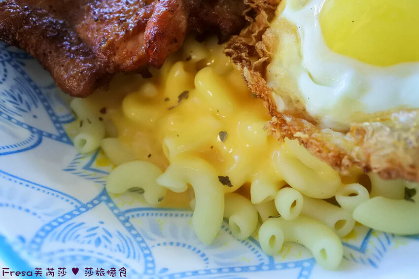 高雄港式美食「智勝所香港餐廳」假日全日營業!炸雞腿拌麵配花生西多士。