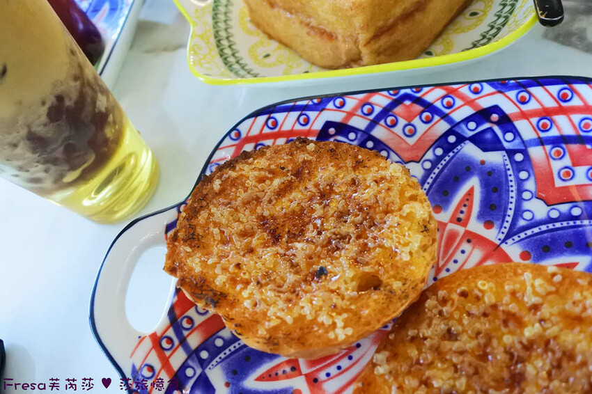 高雄港式美食「智勝所香港餐廳」假日全日營業!炸雞腿拌麵配花生西多士。