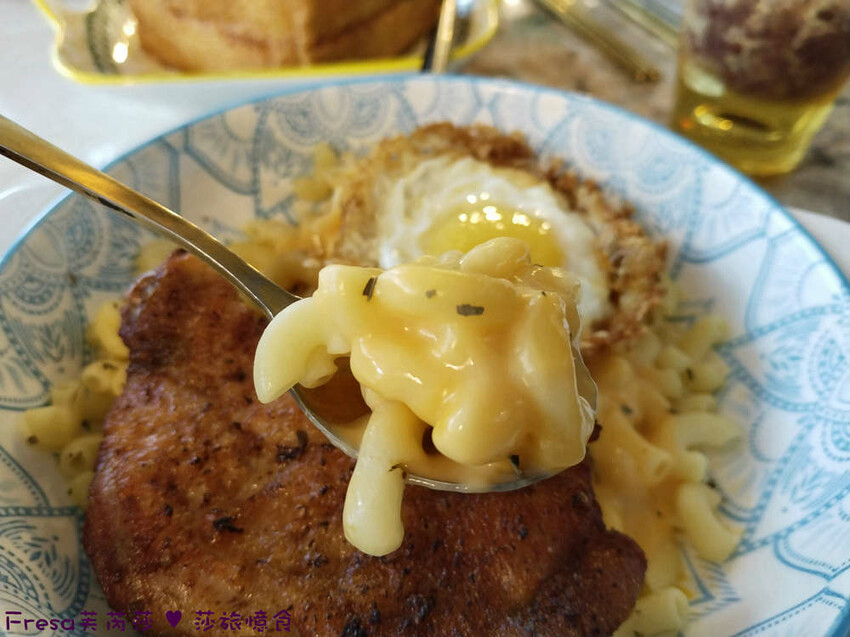高雄港式美食「智勝所香港餐廳」假日全日營業!炸雞腿拌麵配花生西多士。