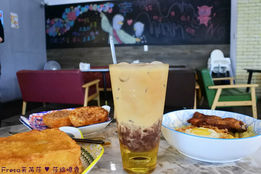 高雄港式美食「智勝所香港餐廳」假日全日營業!炸雞腿拌麵配花生西多士。