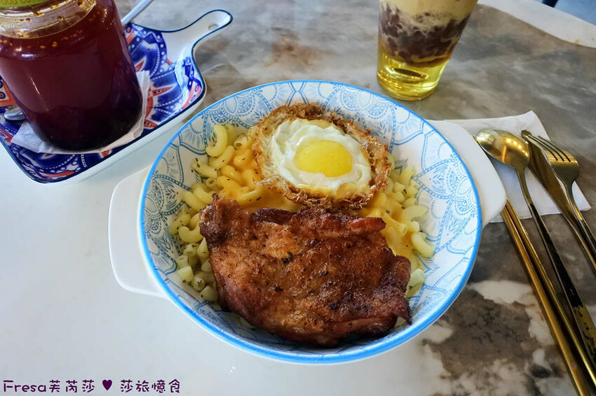 高雄港式美食「智勝所香港餐廳」假日全日營業!炸雞腿拌麵配花生西多士。