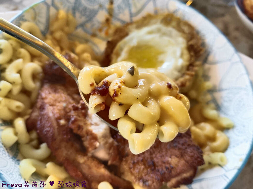 高雄港式美食「智勝所香港餐廳」假日全日營業!炸雞腿拌麵配花生西多士。