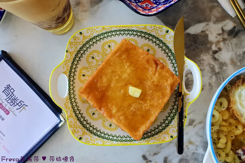 高雄港式美食「智勝所香港餐廳」假日全日營業!炸雞腿拌麵配花生西多士。