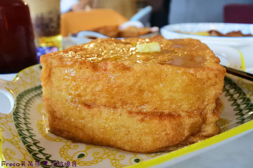 高雄港式美食「智勝所香港餐廳」假日全日營業!炸雞腿拌麵配花生西多士。
