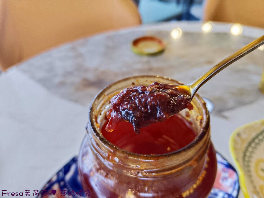 高雄港式美食「智勝所香港餐廳」假日全日營業!炸雞腿拌麵配花生西多士。