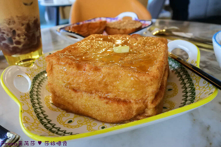 高雄港式美食「智勝所香港餐廳」假日全日營業!炸雞腿拌麵配花生西多士。