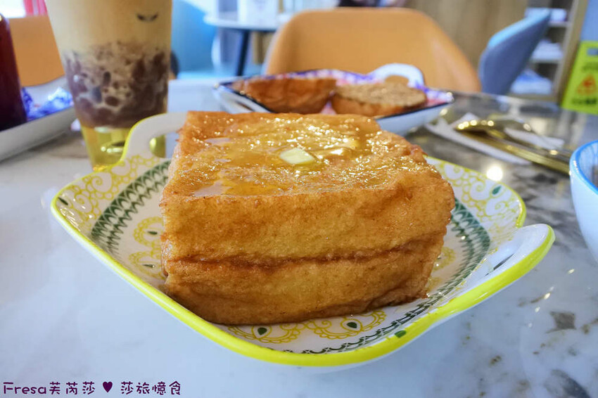 高雄港式美食「智勝所香港餐廳」假日全日營業!炸雞腿拌麵配花生西多士。