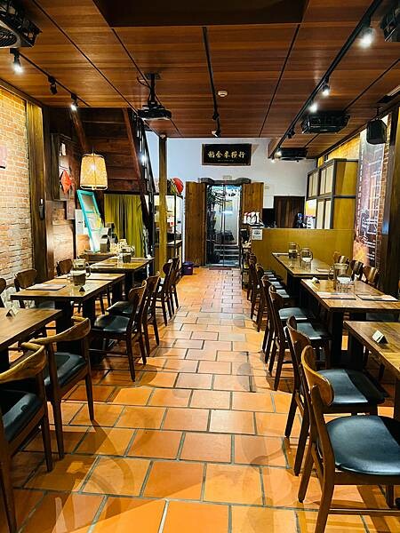 台北搭捷運就能抵達的餐廳:稻舍 迪化街。小小樹食 敦化南路