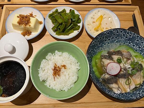 台北搭捷運就能抵達的餐廳:稻舍 迪化街。小小樹食 敦化南路