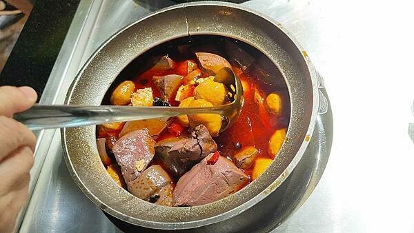 我家牛排 中和店｜假日要等候至少２小時以上才能吃到，最狂的自助吧牛排店