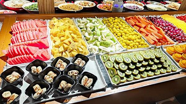 我家牛排 中和店｜假日要等候至少２小時以上才能吃到，最狂的自助吧牛排店