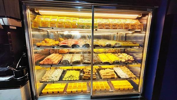 我家牛排 中和店｜假日要等候至少２小時以上才能吃到，最狂的自助吧牛排店