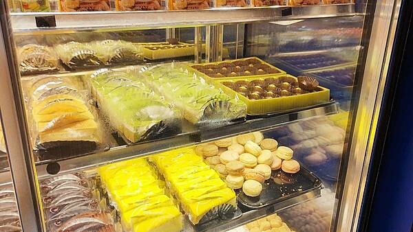 我家牛排 中和店｜假日要等候至少２小時以上才能吃到，最狂的自助吧牛排店