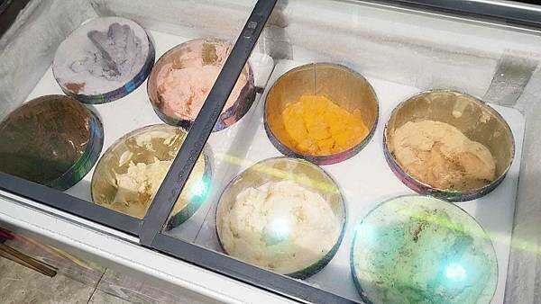 我家牛排 中和店｜假日要等候至少２小時以上才能吃到，最狂的自助吧牛排店