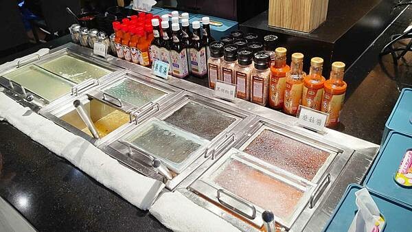 我家牛排 中和店｜假日要等候至少２小時以上才能吃到，最狂的自助吧牛排店