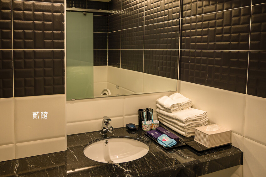 ｜花蓮住宿｜貳館海景民宿，躺在床上就能欣賞太平洋景色、看日出和星星，房間內還有溜滑梯讓孩子玩個夠 - Hallo！I'm 婷兒