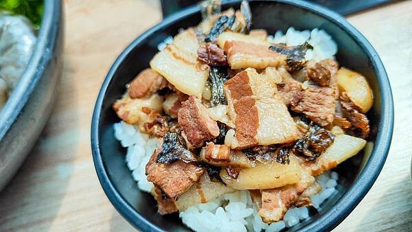 【桃園龍潭美食】光鮮鍋物|室內有如大自然情境,置身於森林般感受的火鍋店!自種新鮮蔬菜無限量吃到飽