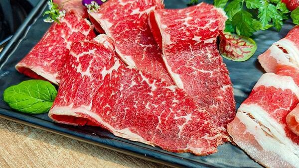 【桃園龍潭美食】光鮮鍋物|室內有如大自然情境,置身於森林般感受的火鍋店!自種新鮮蔬菜無限量吃到飽