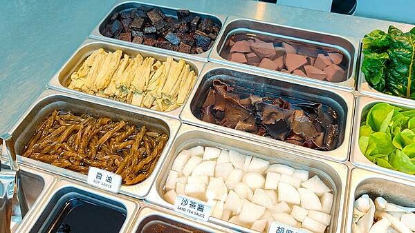 【桃園龍潭美食】光鮮鍋物|室內有如大自然情境,置身於森林般感受的火鍋店!自種新鮮蔬菜無限量吃到飽