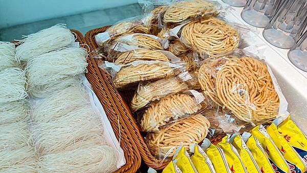 【桃園龍潭美食】光鮮鍋物|室內有如大自然情境,置身於森林般感受的火鍋店!自種新鮮蔬菜無限量吃到飽