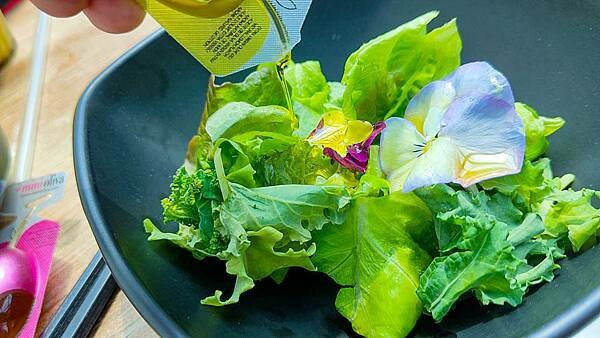 【桃園龍潭美食】光鮮鍋物|室內有如大自然情境,置身於森林般感受的火鍋店!自種新鮮蔬菜無限量吃到飽