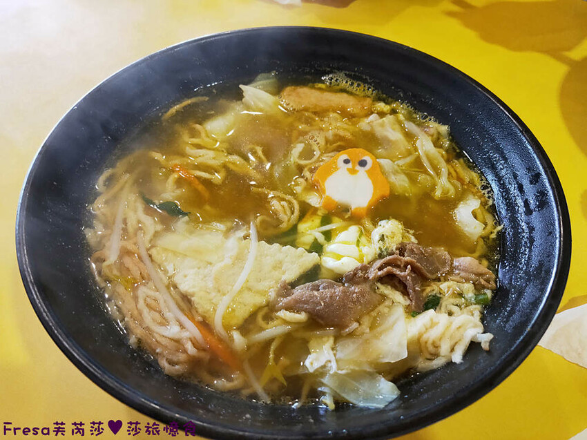 彰化麵館【吃吃喝喝複合式餐飲店】員林菜市場旁人氣麵館＋水餃.室內環境很舒服│員林火車站│員林美食