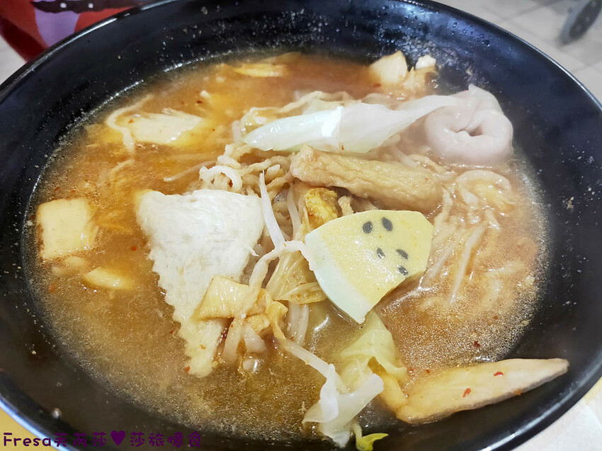 彰化麵館【吃吃喝喝複合式餐飲店】員林菜市場旁人氣麵館＋水餃.室內環境很舒服│員林火車站│員林美食