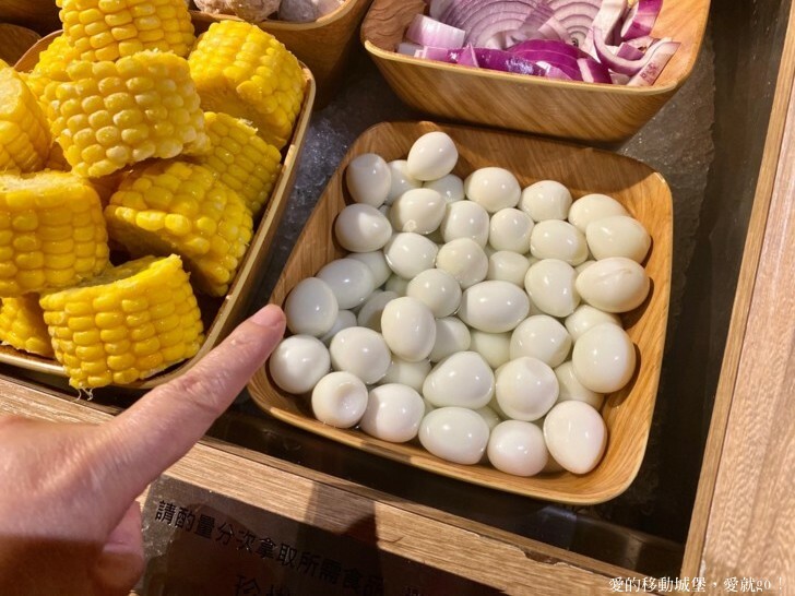 【新北。美食。消夜】築間幸福鍋-新北板誠店 府中站 蔬食自助吧 每天新鮮供應 一碗熱湯 用心款待 傳遞築間暖暖的幸福味 !