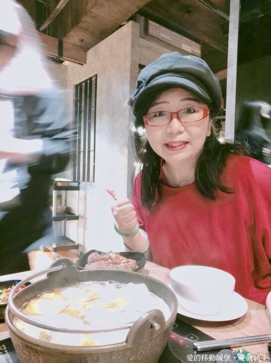 【新北。美食。消夜】築間幸福鍋-新北板誠店 府中站 蔬食自助吧 每天新鮮供應 一碗熱湯 用心款待 傳遞築間暖暖的幸福味 !