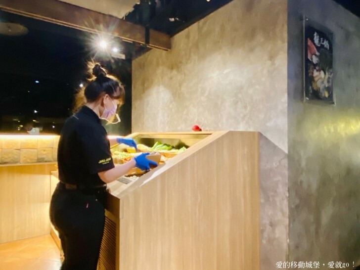 【新北。美食。消夜】築間幸福鍋-新北板誠店 府中站 蔬食自助吧 每天新鮮供應 一碗熱湯 用心款待 傳遞築間暖暖的幸福味 !