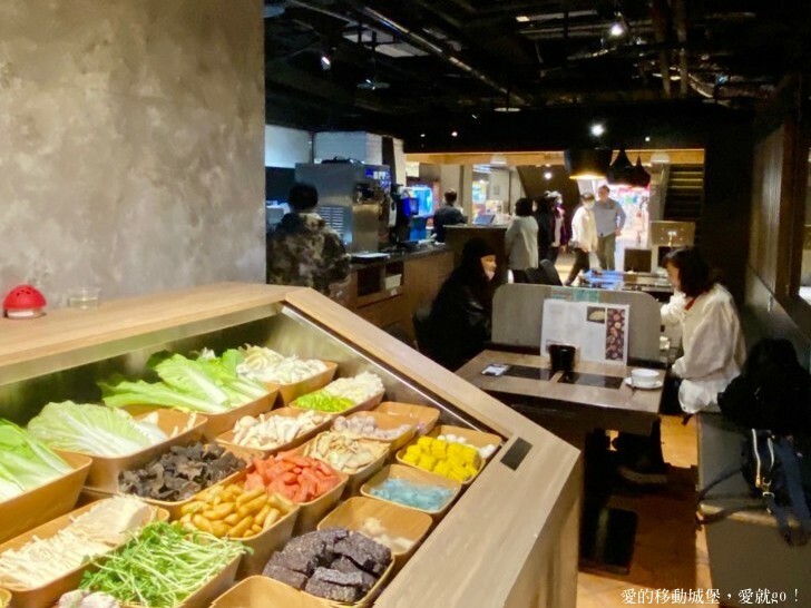 【新北。美食。消夜】築間幸福鍋-新北板誠店 府中站 蔬食自助吧 每天新鮮供應 一碗熱湯 用心款待 傳遞築間暖暖的幸福味 !
