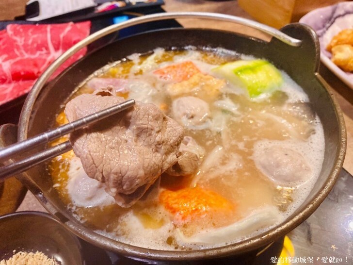 【新北。美食。消夜】築間幸福鍋-新北板誠店 府中站 蔬食自助吧 每天新鮮供應 一碗熱湯 用心款待 傳遞築間暖暖的幸福味 !