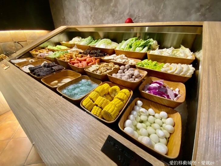【新北。美食。消夜】築間幸福鍋-新北板誠店 府中站 蔬食自助吧 每天新鮮供應 一碗熱湯 用心款待 傳遞築間暖暖的幸福味 !