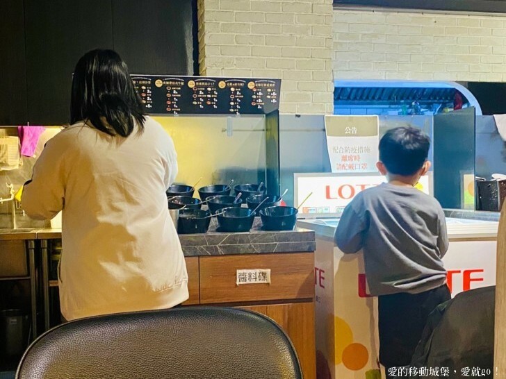 【新北。美食。消夜】築間幸福鍋-新北板誠店 府中站 蔬食自助吧 每天新鮮供應 一碗熱湯 用心款待 傳遞築間暖暖的幸福味 !